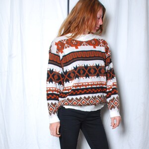 90s large acrylic spot sweater crew neck brown orange white abstract ski pullover winter fall holiday novelty Cabin Creek snowflake knit top