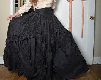 1970s size 11 Jessicas Gunnies long black ball gown skirt tulle petty coat designer wedding vintage ruffle tiered hoop skirt boho western