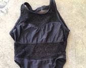 80s M blk crochet one piece swimsuit Jantzen Electric beach swimwear womens vintage clothing cutout sweetheart athletic sexy beach pool boho