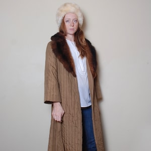 70s medium brown fur collar long duster coat womens vintage clothing quilted disco glam Domino New York bohemian 1970s winter jacket ladies