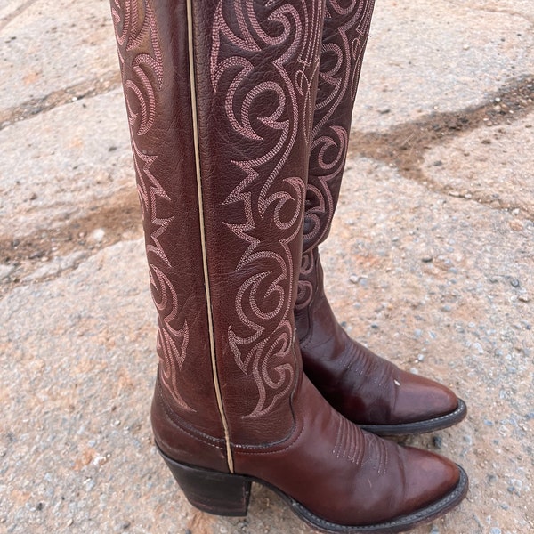 1970s 7 womens brown red cowboy boot leather pointed toe heel country western tall vintage rodeo dude ranch work horse cattle driver boho