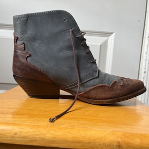 90s sz 8 womens leather ankle cowgirl boots lace up blue brown dress rodeo ranch West Country western Spizel Spain point toe heel bootie