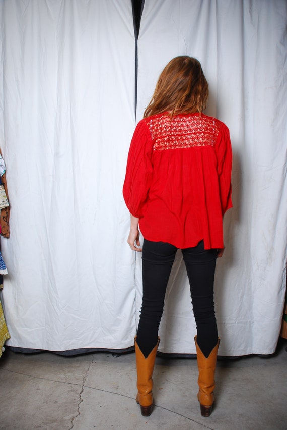 70s medium boho hippie blouse red netted embroide… - image 9