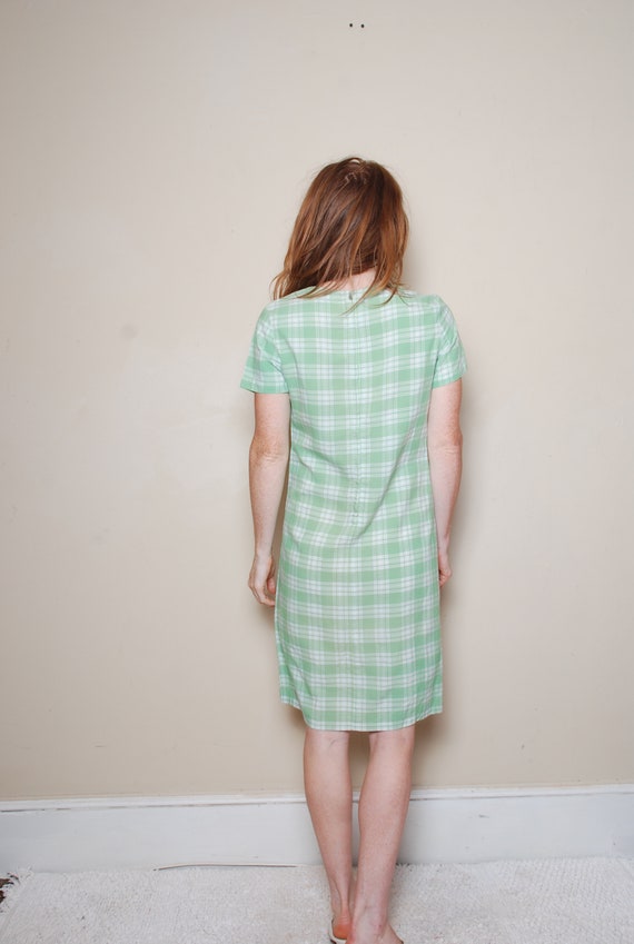 60s small green plaid short sleeve shift dress wo… - image 6