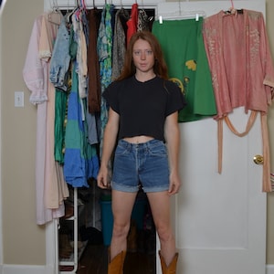 Vintage 28" Levis 519 Cutoff Shorts Jeans blau jeans roh rand orange tab medium wash indigo boho hipster roll up punk cowboy 70er 80er