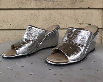 1960s 6.5 silver slippers platform heels women's vintage shoes Satini Rome Studio Shoemaker shiny holiday fashion party nye glam rocker