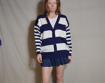 90s M oversized navy blue striped cardigan knit sweater v neck sailor boating prep school oversized Amilano Paris vintage clothing women