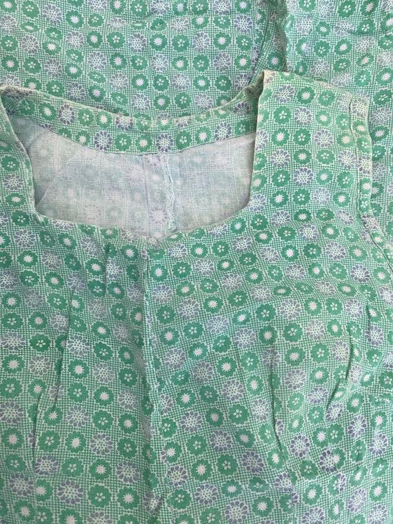 1950s medium green smock dress flower print allov… - image 7