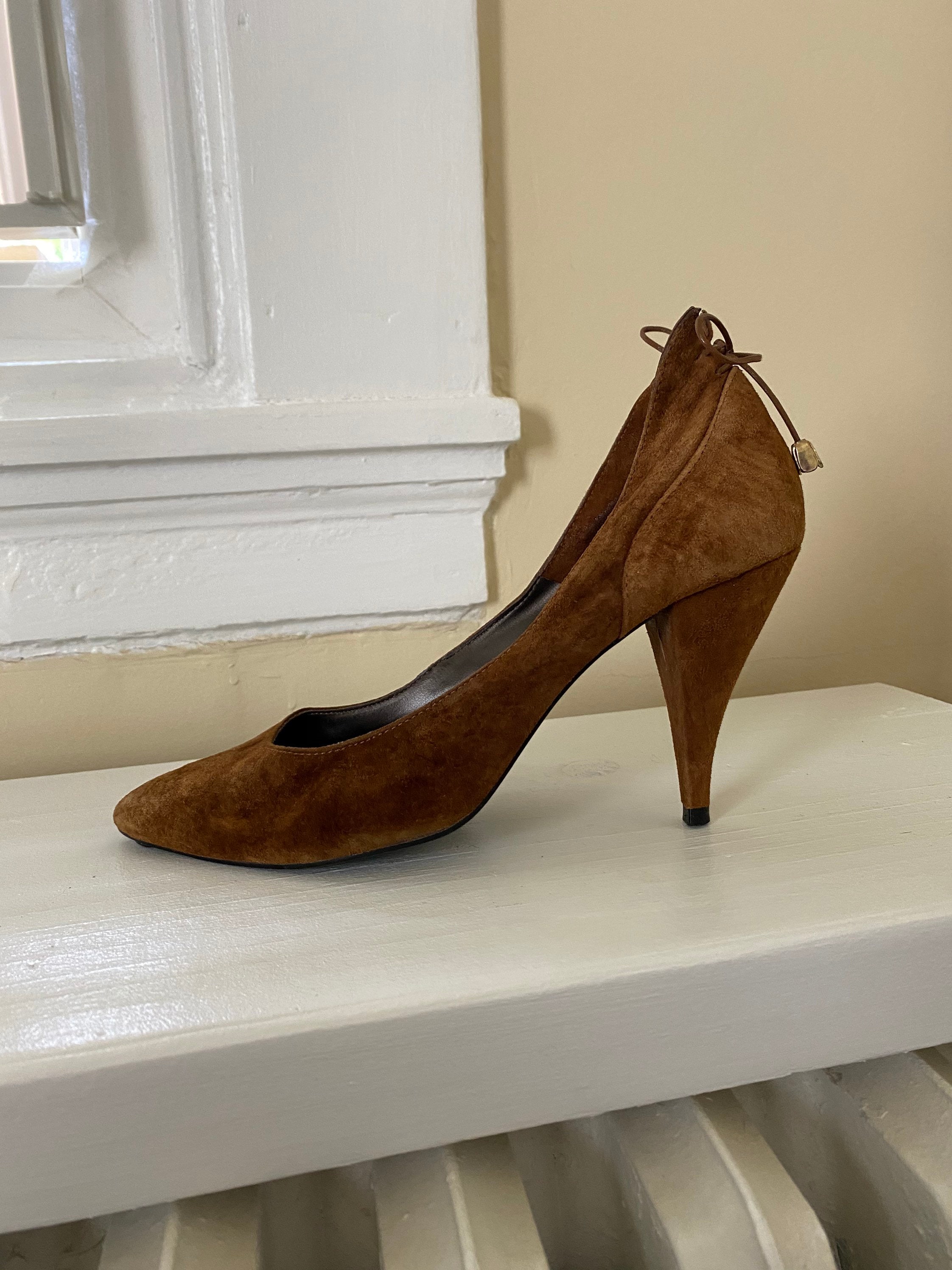 JACKIE 80 MM PUMP IN UMBER BROWN CALFSKIN