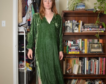 Vintage medium crushed velvet green tunic dress long skirt thrashed distressed etherial boho wedding evening long sleeve v neck romantic hip