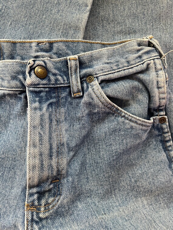 90s Wrangler jeans 26 in. waist light wash style … - image 7