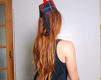Tartanista Glengarry-Mütze Für Herren – Traditionell Schottisch In Schwarz Mit Rot-weißem Karo-Rand