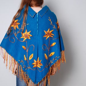 vintage années 80 bleu feutre poncho châle frange fleur brodée design orange jaune femmes vêtements vintage boho hippie hippie hippie sadapte à tous image 3