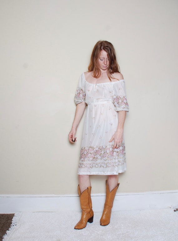 70s medium peasant dress white floral summer sund… - image 6