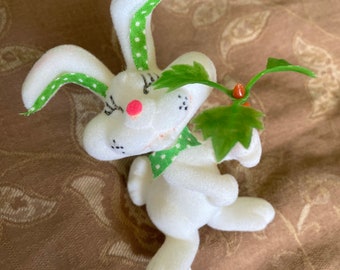 Bunny ornament easter basket toy vintage 70s 80s novelty holiday statue white green cute carrot bunny animal rabbit old school spring