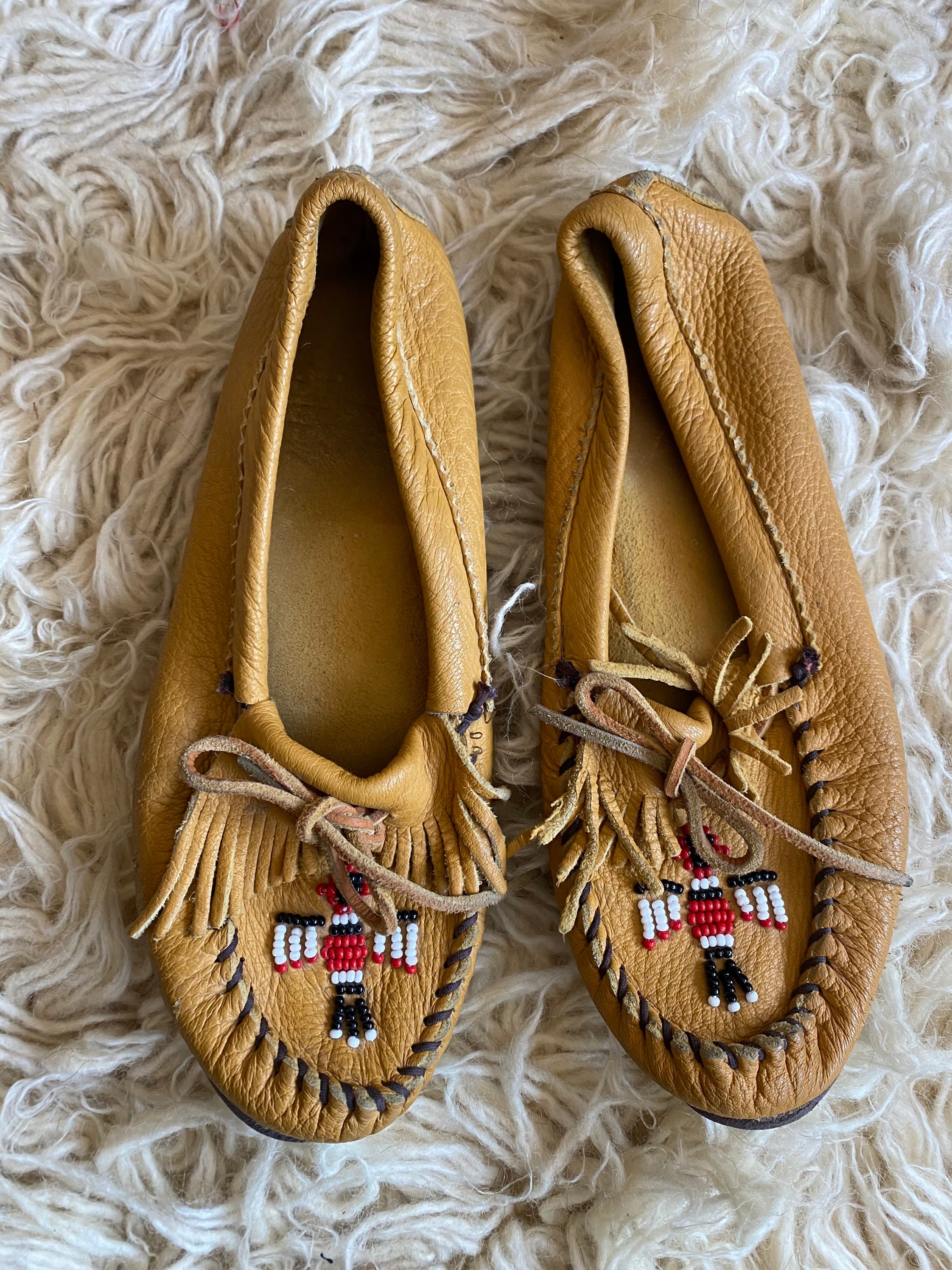 Koopje toon Email Buy Vintage 7 US Minnetonka Moccasin Shoes Slippers Womens Beaded Online in  India - Etsy