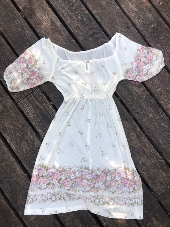 70s medium peasant dress white floral summer sund… - image 10