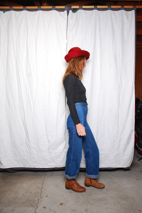 1960s Made in Italy Marche Wool Hat Winter Red Fur Like Felt  display picture 2
