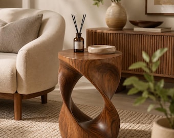 Mesa auxiliar escultural de madera maciza, pedestal retorcido, mesa auxiliar moderna orgánica.