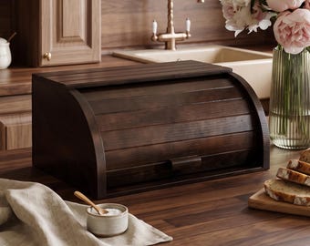 Scatola per il pane in legno di faggio marrone scuro, realizzata a mano, con coperchio arrotolabile.