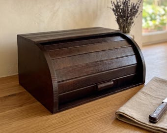 Scatola per il pane in legno marrone scuro