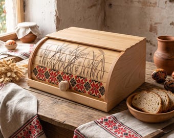 Caixa de pão artesanal em madeira de faia, com desenho de bordado ucraniano.
