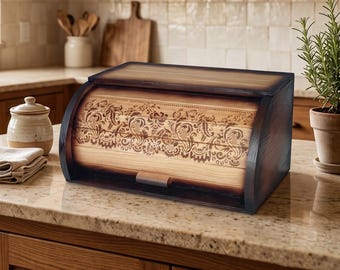 Scatola per il pane in legno di faggio fatta a mano con motivo floreale ucraino e coperchio arrotolabile.