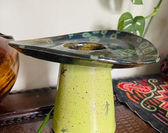 UFOをモチーフにした花瓶