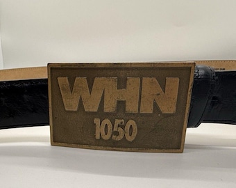 Boucle de ceinture vintage WHN 1050, station de radio AM de New York, couleur laiton