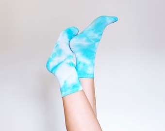 Bahama blue tie-dyed socks