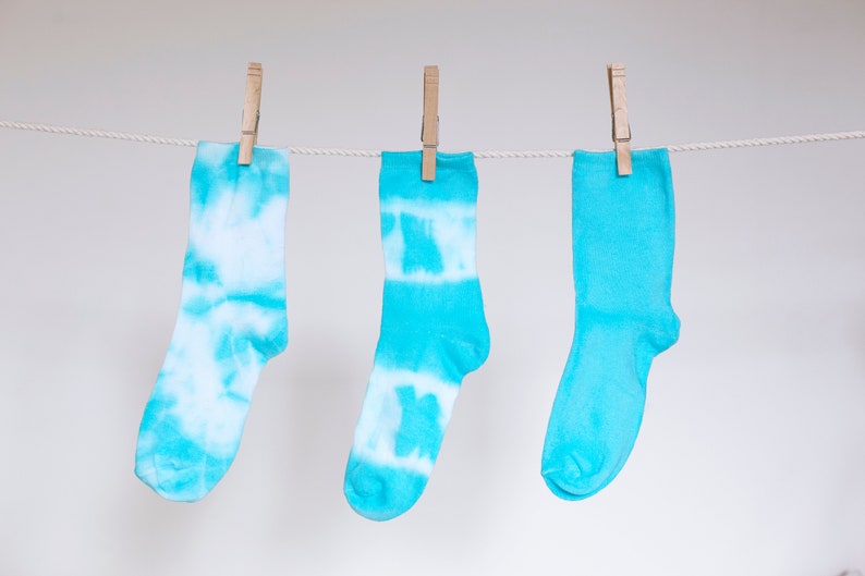 Bahama blue tie-dyed socks image 2