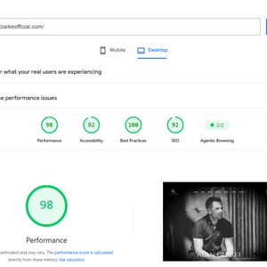 Op de afbeelding: Een dashboard voor websiteprestatieanalyse met een URL-invoerveld, een blauwe Analyze-knop en vijf cirkelvormige score-indicatoren voor Performance, Accessibility, Best Practices, SEO en Agentic Browsing, inclusief een voorbeeld.
