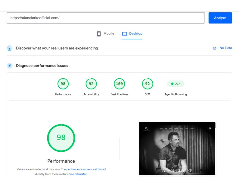 Op de afbeelding: Een dashboard voor websiteprestatieanalyse met een URL-invoerveld, een blauwe Analyze-knop en vijf cirkelvormige score-indicatoren voor Performance, Accessibility, Best Practices, SEO en Agentic Browsing, inclusief een voorbeeld.