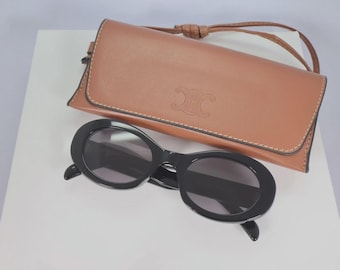 Gafas de sol redondas negras Celine CL40194U 01A de 52 mm con lentes grises.