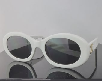 Gafas de sol ovaladas extragrandes Celine CL40194U 25A con montura blanca y lentes grises, protección UV 100%.