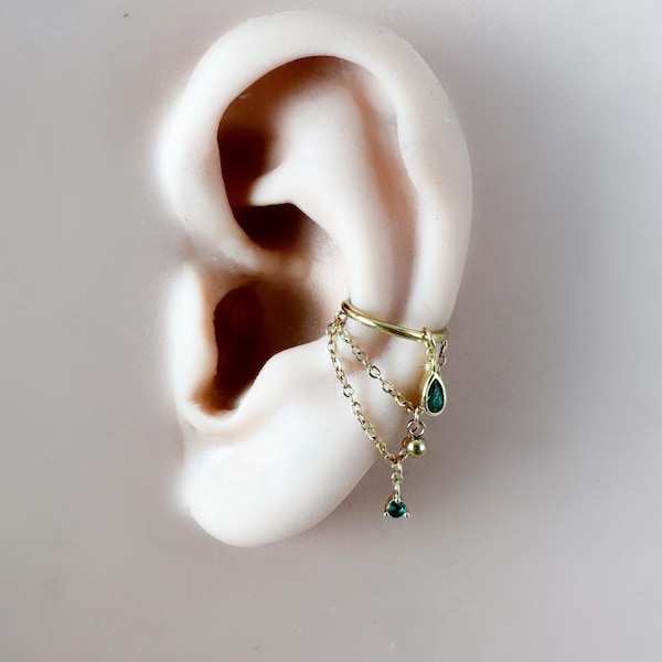 Piercing de concha com corrente dupla em zircônia cúbica esmeralda delicada Selene, calibre 14g, 16g, 18g, 6 mm-12 mm. Também disponível em aço cirúrgico com fecho clicker.
