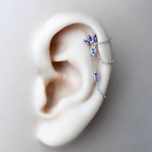 Elegant trippelkedjad ametist cz helix piercing, broskpiercing 20g, hoop huggies, kroppspiercing, kedjeörhängen, helix hoops, minimalistisk