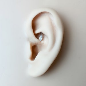 Piercing Rook Hidden 16 g F136 Titane de qualité implantaire Marquise CZ Charm piercing, piercing helix labret, piercing helix caché, tragus