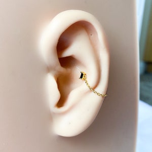 上品なブラック 18kt ゴールド スターリング シルバー チェーン バゲット CZ コンク ピアス、軟骨ピアス、コンク フープ、チェーン イヤリング
