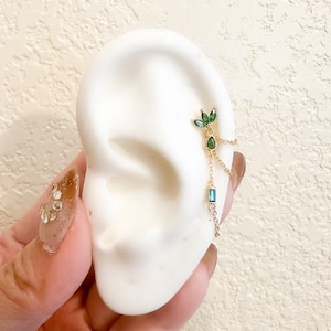 Piercing hélix CZ triple chaîne émeraude délicat, piercing au cartilage 20 g, cerceaux câlins, piercing, boucles d'oreilles chaîne, cerceaux hélicoïdaux, minimaliste