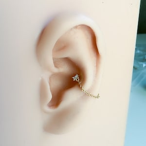 Piercing de conque Baguette CZ avec chaîne en argent sterling, or 18 carats et émeraude, piercing de cartilage, cerceau de conque, boucles d'oreilles chaîne