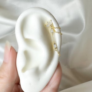 Dainty triple chain gold moonstone cz helix piercing, cartilage piercing 20g, helix piercing, chain earrings, helix hoops, minimalist