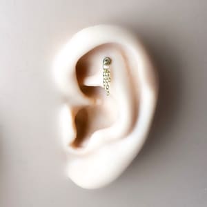 16g、18gチタン製華奢チェーンフラットピアス、プッシュピンフラットバックピアス、ヘリックスピアス、軟骨ピアス、軟骨イヤリング