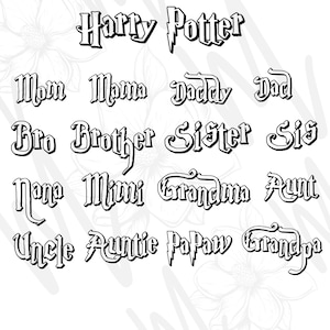 Könnte beinhalten: Eine Sammlung schwarzer Textbeschriftungen in einer stilisierten Schriftart mit den Wörtern Harry Potter, Mom, Mama, Daddy, Dad, Bro, Brother, Sister, Sis, Nana, Mimi, Grandma, Aunt, Uncle, Auntie, Papaw und Grandpa in vier Reihen.