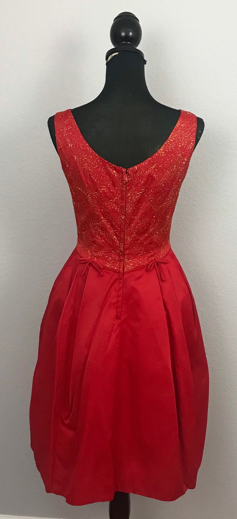 1950s red dress with gold lurex image 7