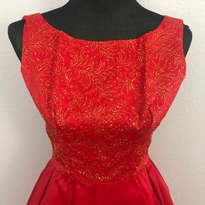 1950s red dress with gold lurex image 4