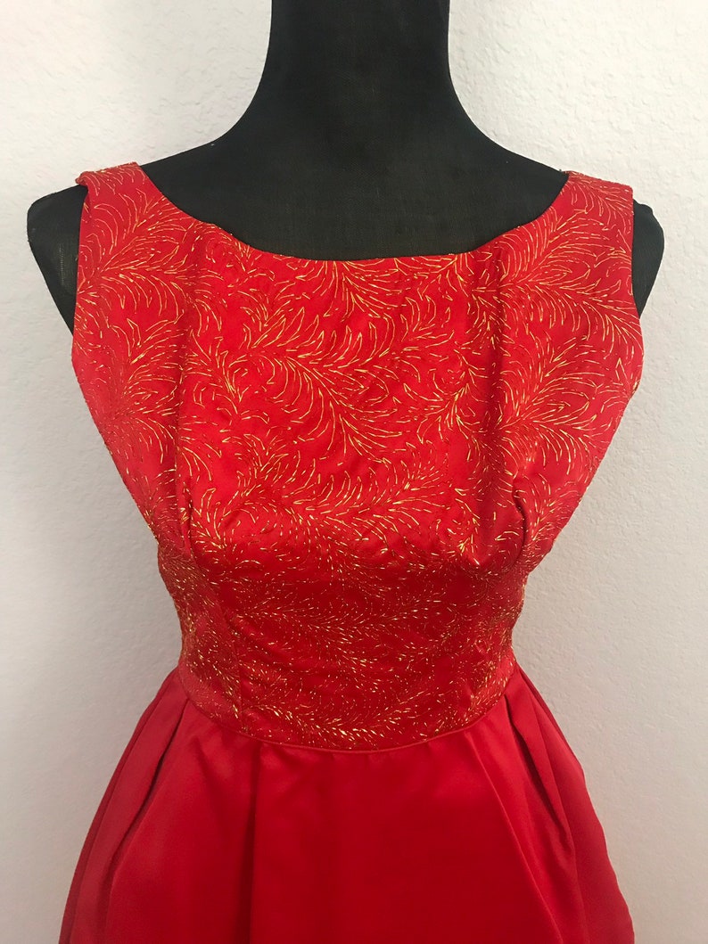 1950s red dress with gold lurex image 4