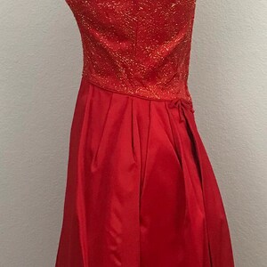 1950s red dress with gold lurex image 6