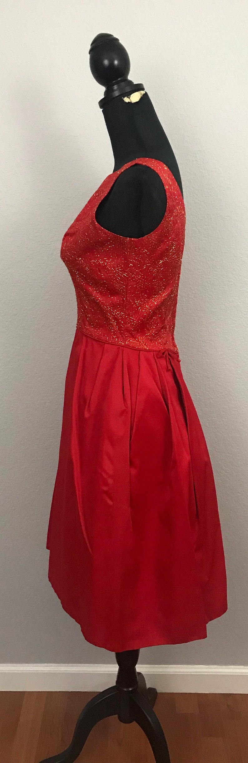 1950s red dress with gold lurex image 6