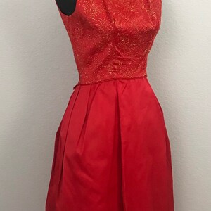 1950s red dress with gold lurex image 2